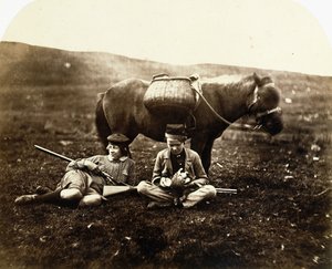 Charlie und Peel Ross mit Pferd nach einer Jagd, ca. 1856-1859 von Horatio Ross