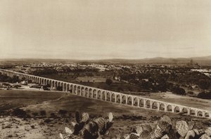 Mexiko: Blick auf Queretaro mit alter Wasserleitung von Hugo Brehme