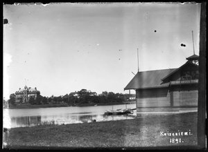 Rechts der Pavillon des Ruderclubs in Kaisaniemi, links die Villa des Fabrikanten Rieks von Hugo Simberg