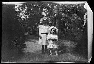 Wahrscheinlich das Mädchen der Familie Gadd und Tom Simberg
