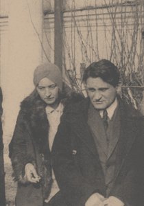 Serafima Suok-Narbut und Yury Olesha bei der Beerdigung von Vladimir Mayakovsky