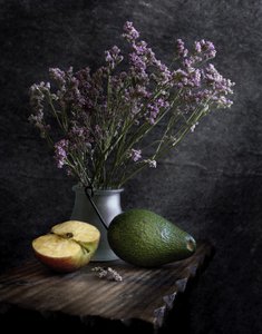 Rustikale Früchte und Blumen