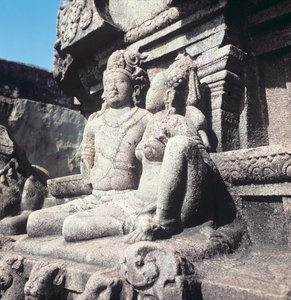 Geschnitzte Figuren von Shiva und Parvati, um 800 n. Chr.