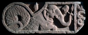 Fischschwanz-Elefant (Steinskulptur) von Indian School