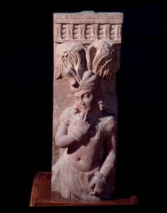 Rishyasringa, ein Junge mit den Hörnern eines Hirsches, ekstatisch nach seiner ersten sexuellen Erfahrung (Rotsandstein-Skulptur, Kushan-Reich) von Indian School