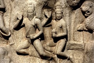 Shiva verleiht ein Geschenk, Detail aus der Schnitzerei, die Arjunas Buße aus dem Mahabharata darstellt, Pallava von Indian School