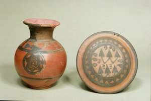 Terrakottatopf und Deckel, aus Friedhof H in Harappa, Industal, 1500 v. Chr.-1200 v. Chr.