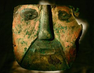Eine Kupfermaske aus der Kultur von Lambayeque