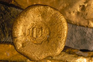 Ein glitzernder Schatz aus Gold und Silber wurde vom Meeresboden geborgen. Schätze wie diese Goldknöpfe wurden aus der Neuen Welt über Kuba nach Sevilla verschifft. Mit freundlicher Genehmigung des Historikers der Stadt Havanna