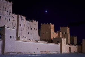 Mondaufgang über Ouarzazate, Marokko, 2019 (Foto)