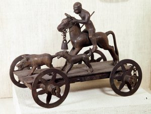Eisenzeit: Miniaturbronze Merida-Wagen
