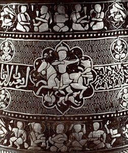 Islamische Kunst: Silber- und Kupferleuchter aus dem 13. Jahrhundert. Ein Reiter mit einem Bogen ist auf dem Objekt dargestellt. Kairo, Museum für Islamische Kunst von Islamic School