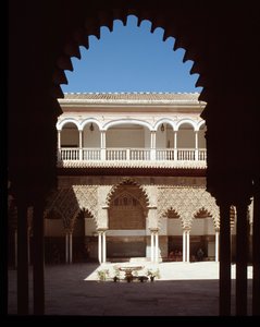 Mudéjar-Kunst: Blick auf den Hof der Jungfrauen von Islamic School