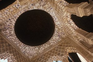 Die Decke im Löwenhof von Islamic School