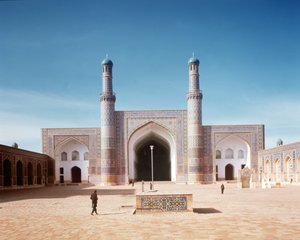 Der Innenhof der Masjid-i Jami oder Freitagsmoschee, gegründet 1200, wiederaufgebaut 1498 von Islamic School
