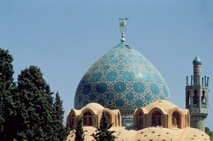 Türkisfarbene Kuppel des Mausoleums von Shah Nematollah Vali, gebaut zwischen 1330-1430 von Islamic School