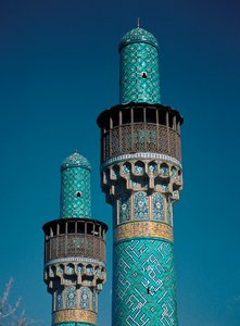 Ansicht der Minarette der Shah-Moschee (auch bekannt als Imam-Moschee) von Islamic School