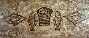 Byzantinisches Mosaik, das Fische und Brote darstellt von Israeli School