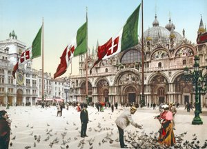 Taubenfütterung auf dem Markusplatz, Venedig von Italian Photographer