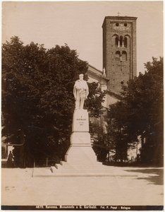 Denkmal für Giuseppe Garibaldi auf der Piazza San Francesco, mit der Kirche St. Franziskus im Hintergrund, Ravenna, Emilia-Romagna, Italien, Fotografie von Pietro Poppi, Bologna, ca. 1900