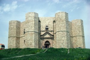 Castel del Monte, erbaut während der Herrschaft von Kaiser Friedrich II. (1194-1250) ca. 1240-50 von Italian School