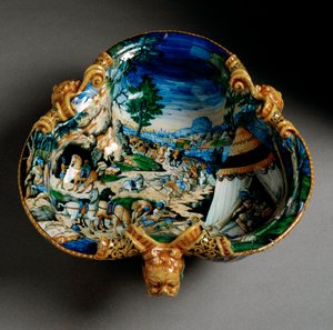 Keramikbecher in Form eines Kleeblatts, dekoriert mit der Darstellung von Hannibal während der Alpenüberquerung, hergestellt in Urbino in der Werkstatt Fontana, Italien. Um 1550. Florenz, Museo Nazionale del Bargello