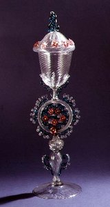 Farbloser Kelch mit aufwendigem farbigem Stiel von Salviati & Co., 1869