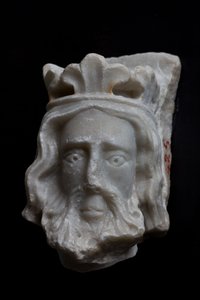 Genua, Museum von St. Augustinus: Fragment eines gekrönten Kopfes, von unbekanntem Bildhauer aus Nordfrankreich; XIII - XIV Jahrhundert