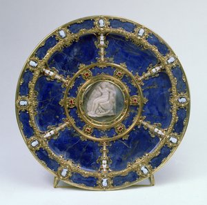 Teller mit einem Kamee, der Leda und den Schwan darstellt von Italian School