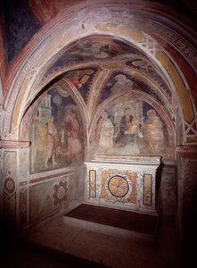 Ansicht des Presbyteriums der Oberkirche mit dem Altar im Cosmatesken Stil