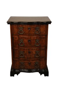 Walnuss-Kommode, ca. 1730 von Italian School