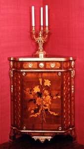 Eckschrank, eines von einem Paar von J.F. Oeben, Paris, ca. 1760-62 von J.F. Oeben c.1760 62 J.F. Oeben c.1760 62