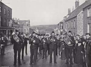 Helston Flora Day, der Furry-Tanz von J. Benjamin Stone