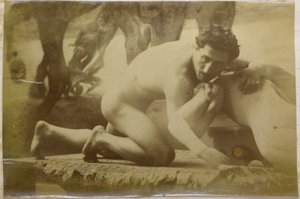 Studie eines männlichen Aktmodells, liegend auf dem Boden und ringend mit einer Gliederpuppe, im Atelier von Jacques de Lalaing von Jacques Lalaing (attributed to)