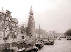 Schiffe auf dem Kanal vor dem Montelbaanstoren, Amsterdam, 1898