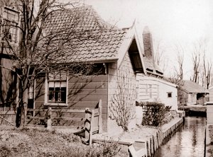 Haus an einem Kanal, Broek, Niederlande, 1898