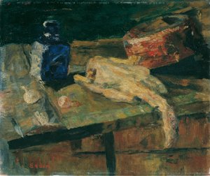Stillleben mit blauer Flasche und gerupftem Huhn