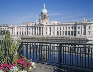 Das Zollhaus am Fluss Liffey