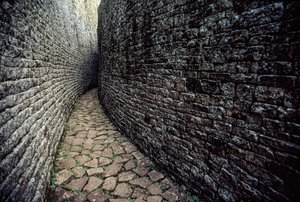 Die Ruinen von Groß-Simbabwe wurden zwischen 1250 n. Chr. erbaut von James L Stanfield