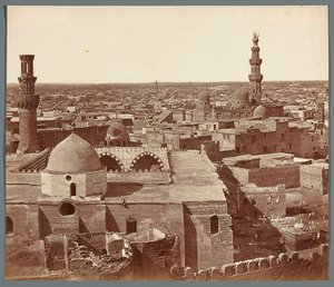 Ägypten. Kairo. Gesamtansicht - im Hintergrund die Madrasa - Mausoleum Umm As-Sultan Sza