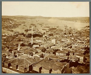 „Der Bosporus“ [Istanbul. Panorama der Stadt - Blick in Richtung der Meerenge des Bosporus] von James Robertson