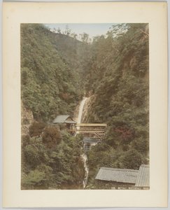 Metaki-Wasserfall, Kobe, Japan (handkoloriertes s/w Foto) von Japanese Photographer