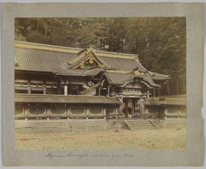 Tōshō-gū vom Tor aus gesehen, Nikko, Japan von Japanese Photographer