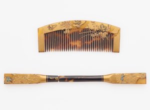 Kamm und Haarnadel, Ende 19. bis Anfang 20. Jahrhundert (Horn und Holz mit Lack und Gold) von Japanese School