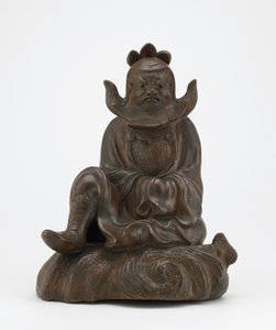 Figur von Shoki, dem Dämonenbezwinger, sitzend auf einem Felsen, Imbe, Okayama-Präfektur, Edo-Zeit oder Meiji-Ära von Japanese School