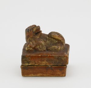 Räucherbehälter mit chinesischem Löwenhund auf dem Deckel, Edo-Zeit von Japanese School