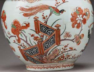Große Flaschenvase, in Holland im Imari-Stil dekoriert, Ko-Imari, spätes 17. Jahrhundert (Irdenware mit Emaille überglasur) (Detail)