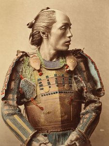 Porträt eines Samurai des alten Japan mit voller Rüstung, 1890