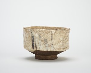 Seto-Keramik Teeschale im Dekorierten Shino-Stil