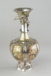 Silber-, vergoldete und emaillierte Shibayama-Vase, spätes 19. Jahrhundert von Japanese School